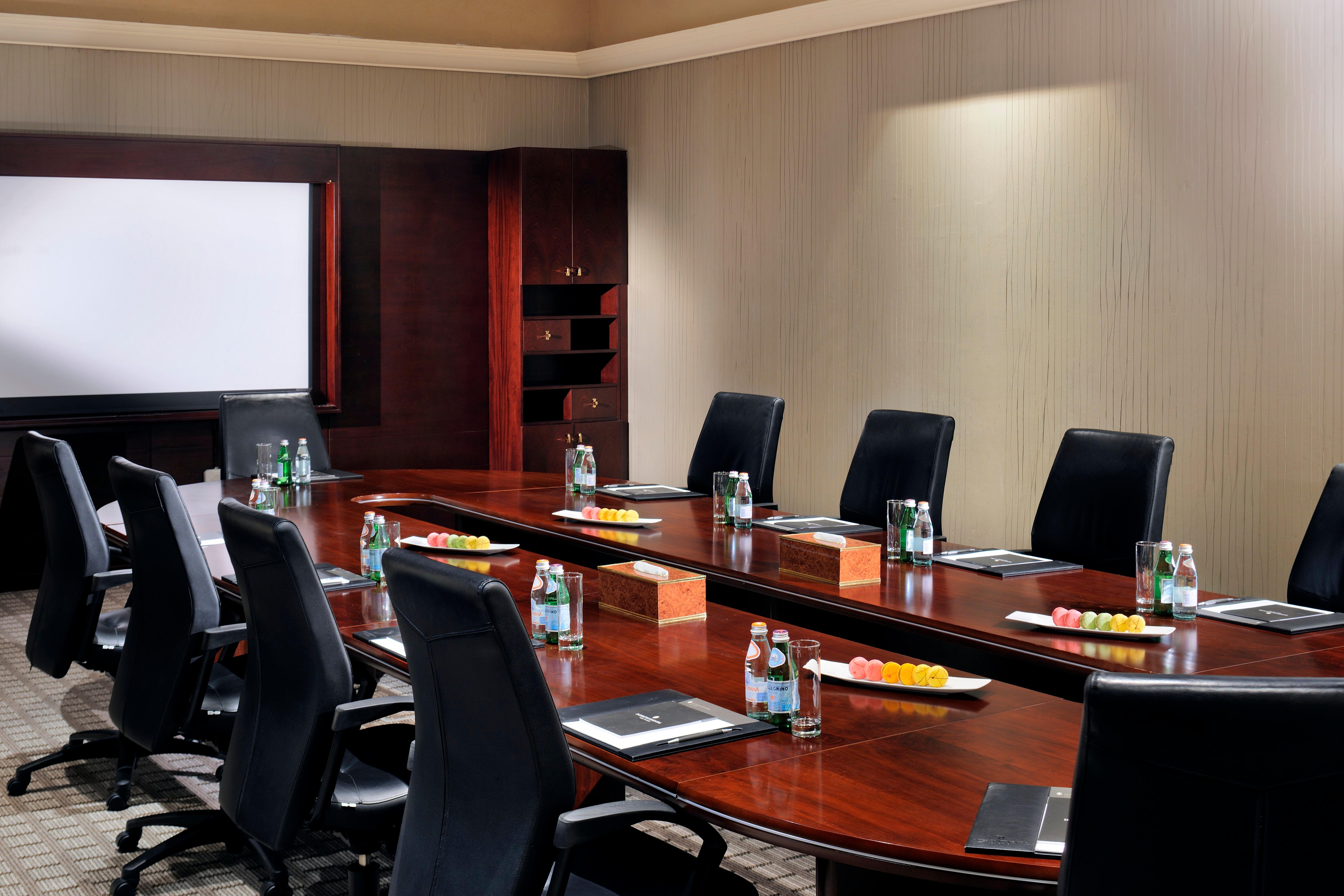 Отель Intercontinental Abu Dhabi By Ihg Экстерьер фото A boardroom
