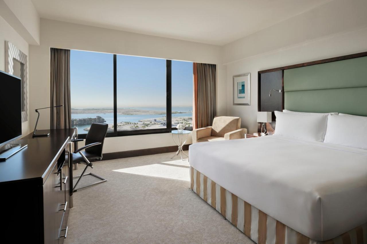 Отель Intercontinental Abu Dhabi By Ihg Экстерьер фото A guest room at the Hilton San Diego Bayfront