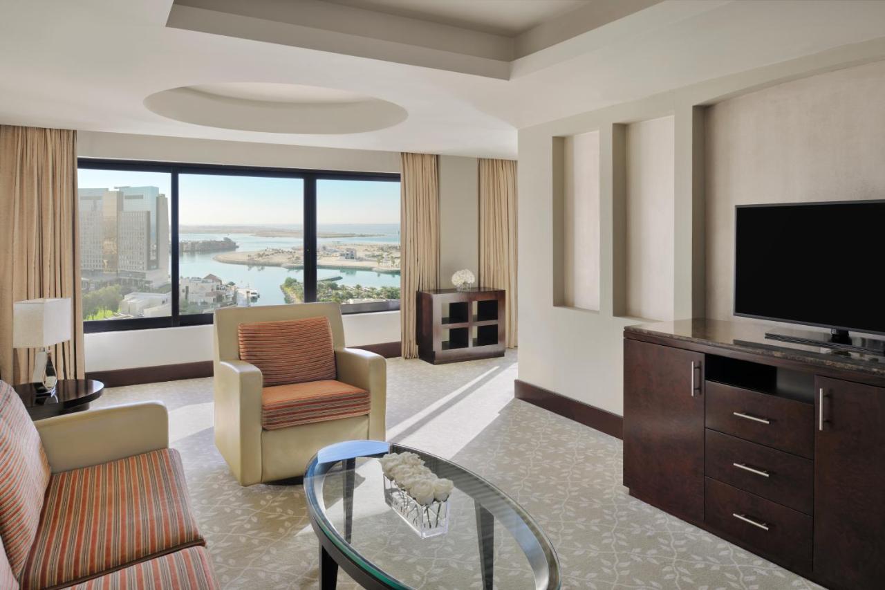 Отель Intercontinental Abu Dhabi By Ihg Экстерьер фото A suite at the Hilton San Diego Bayfront