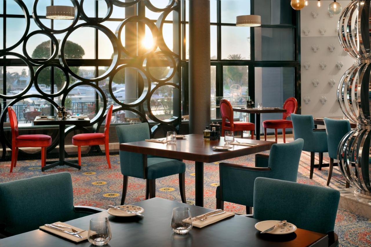 Отель Intercontinental Abu Dhabi By Ihg Экстерьер фото The restaurant