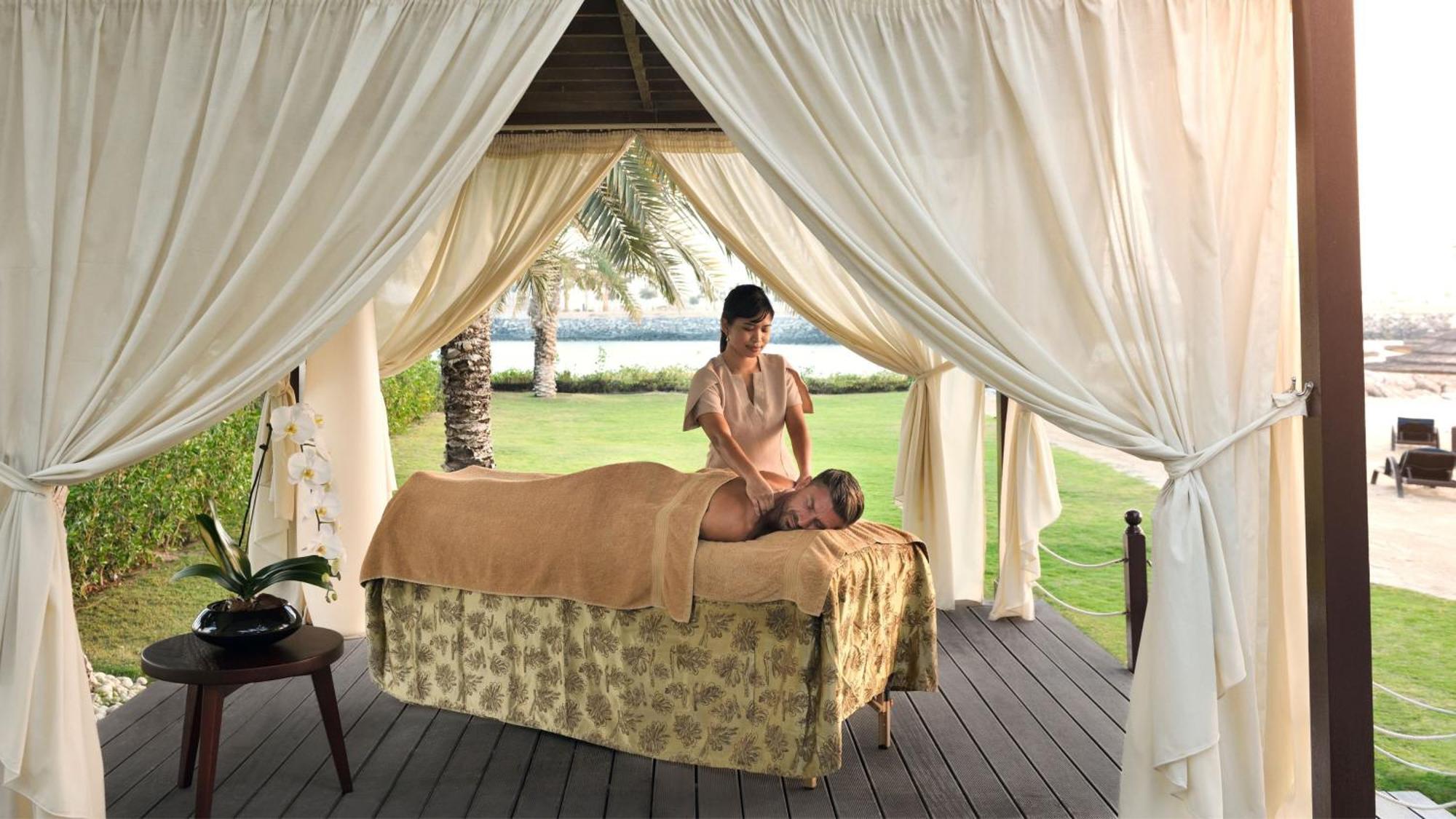 Отель Intercontinental Abu Dhabi By Ihg Экстерьер фото A spa treatment