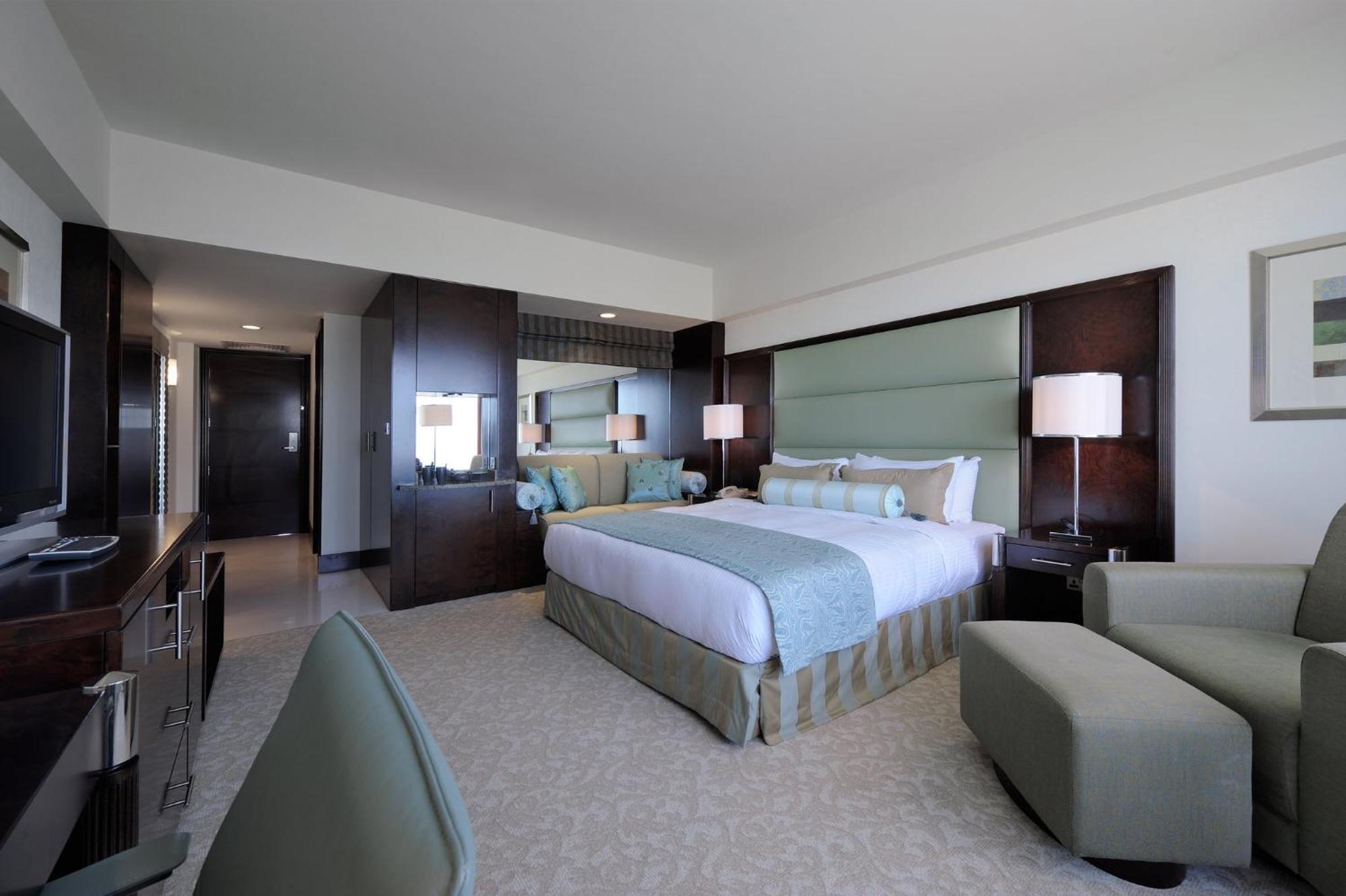Отель Intercontinental Abu Dhabi By Ihg Экстерьер фото A room at the hotel
