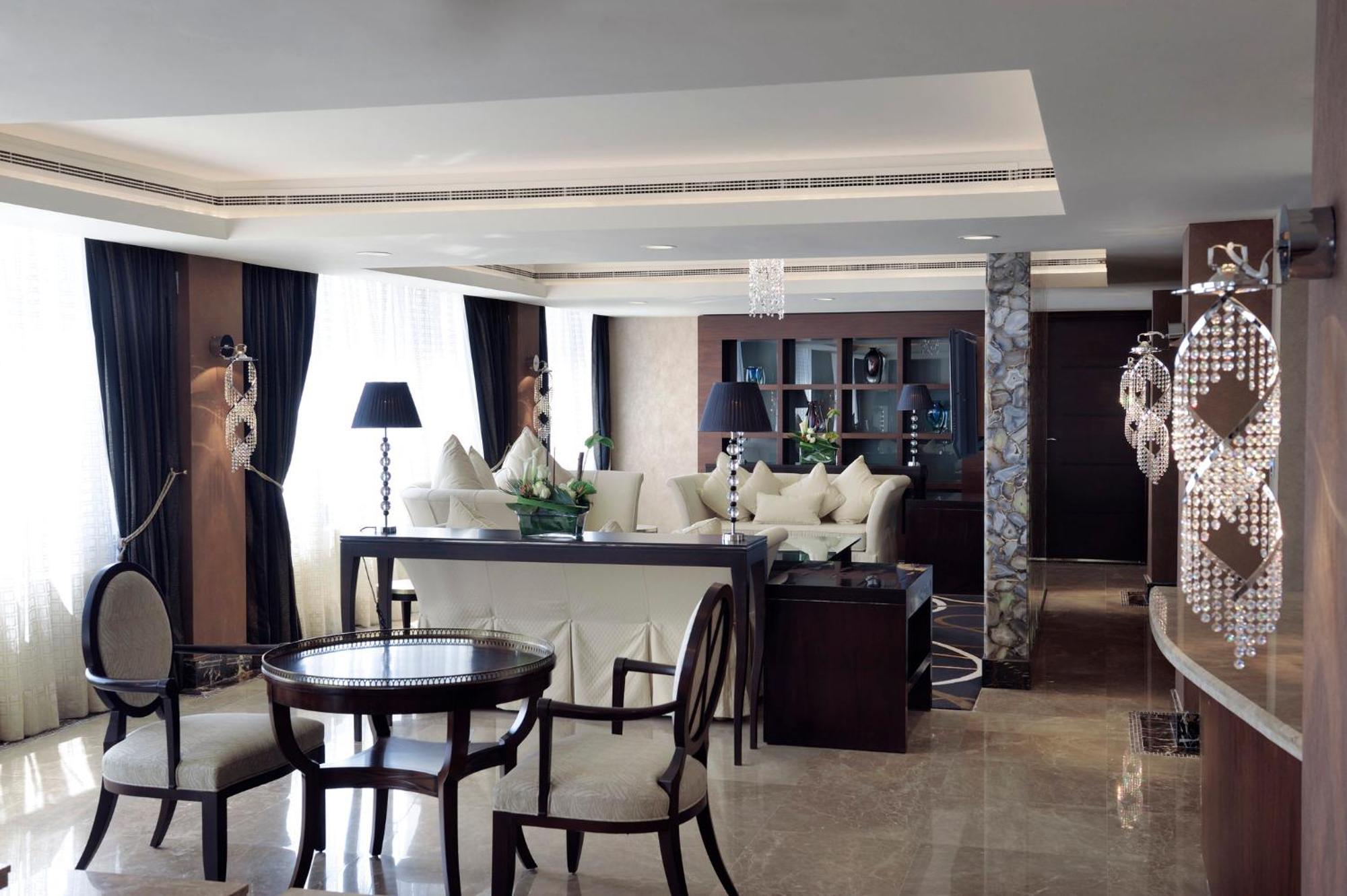 Отель Intercontinental Abu Dhabi By Ihg Экстерьер фото A suite at the Four Seasons Hotel, Mumbai